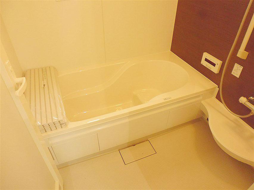 Bathroom. With reheating full Otobasu