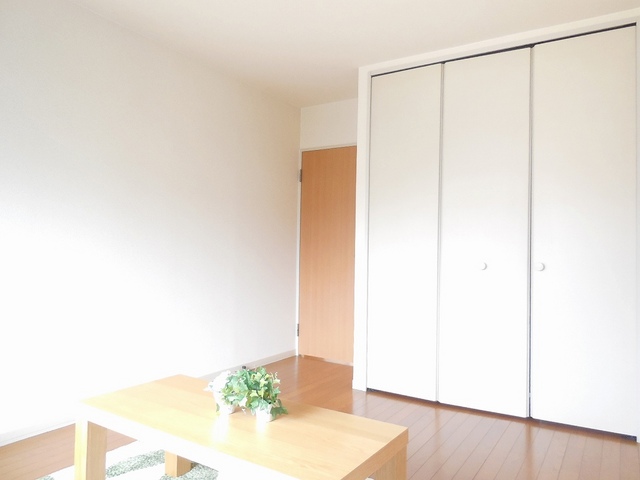 Living and room. 6 Pledge of Western-style