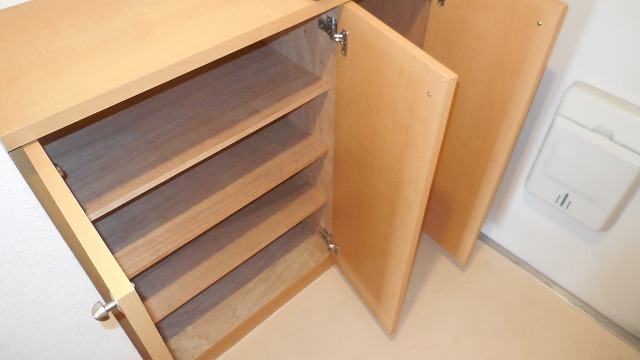 Entrance. Large storage