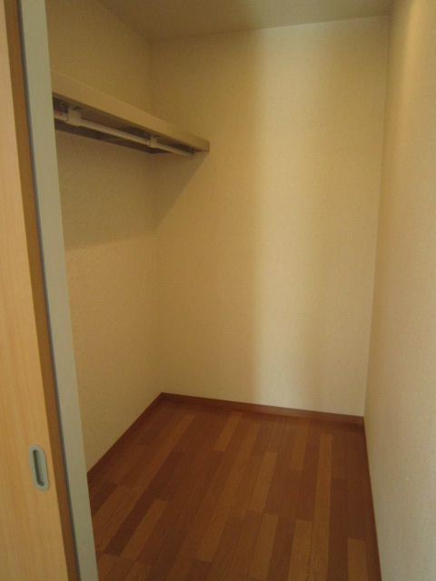 Receipt. Walk-in closet