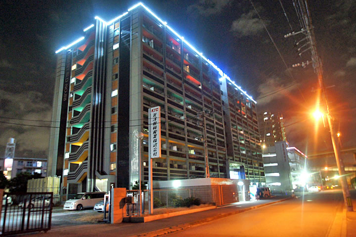 Building appearance. Entrance