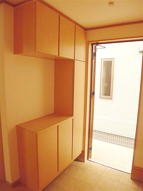 Entrance. Entrance shoe box