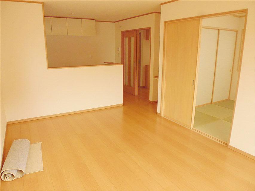 Living. Bright and wide over have living