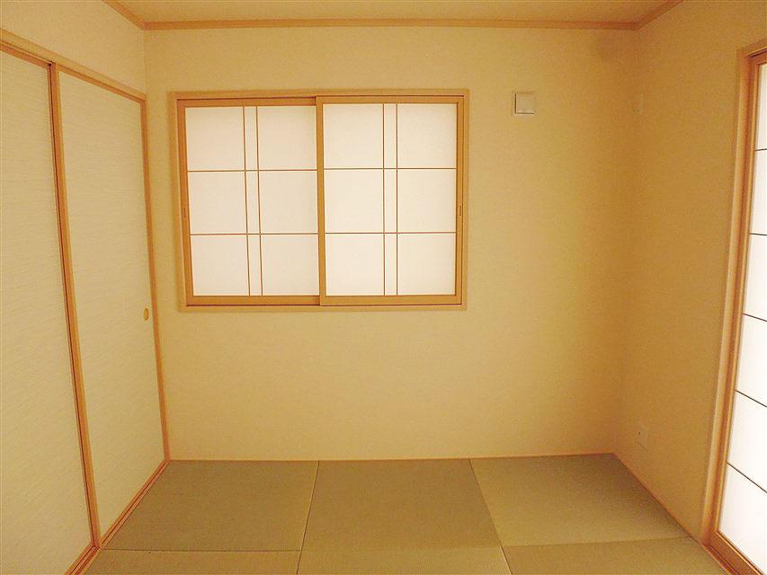 Non-living room. Brightness over have Japanese-style room