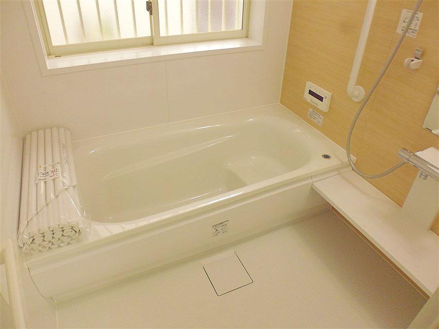 Bathroom. With reheating full Otobasu