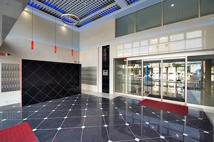 Living and room. Entrance image