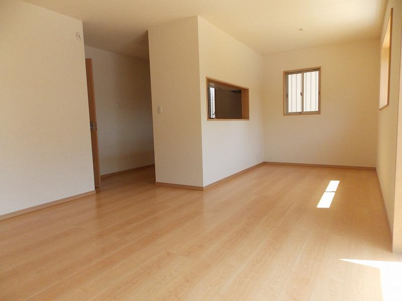 Same specifications photos (living). Since the face-to-face is the kitchen More, It is a conversation with his wife in the cooking, Communication The new model of the family