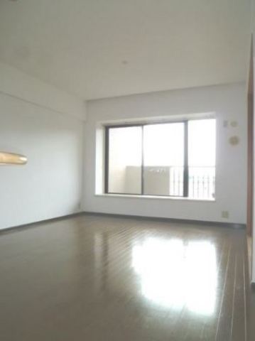 Living and room. It comes with a wide window on the Western-style