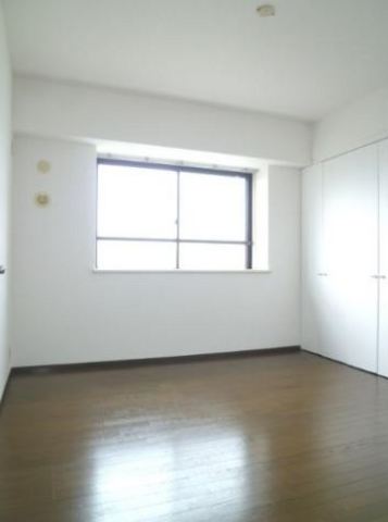 Other room space. This Western-style also has insert day