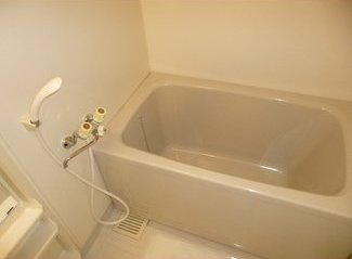 Bath. Air-conditioned