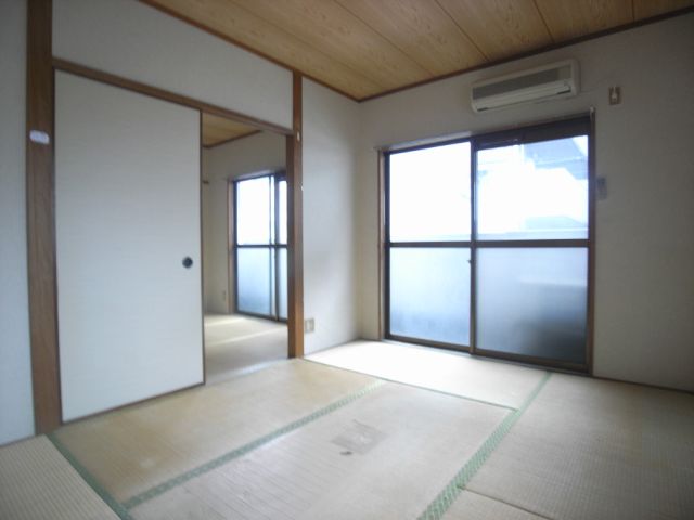 Living and room. ※ Photograph is of a different type of room