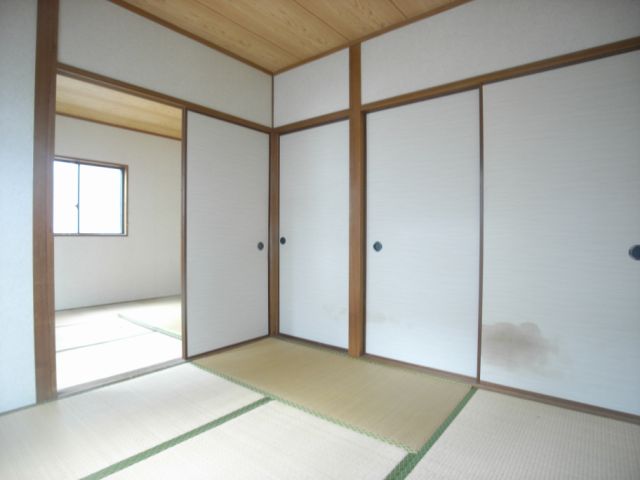 Living and room. ※ Photograph is of a different type of room