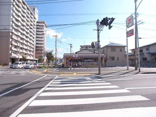 Convenience store. 1200m to Seven-Eleven (convenience store)
