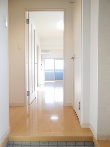 Other room space. I hit the light to the door