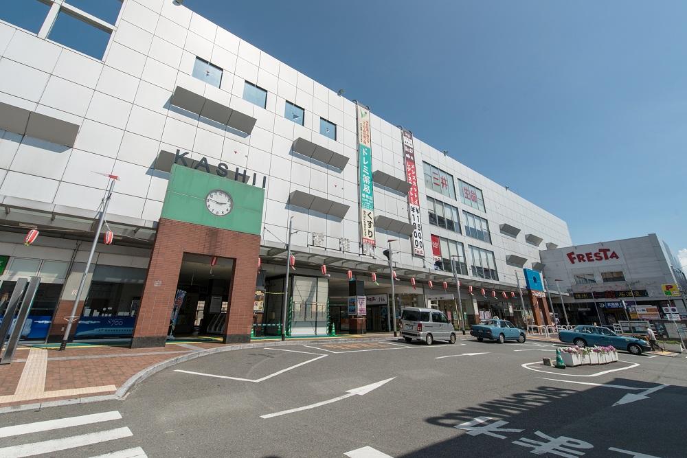 station. 740m until JR Kashii Station