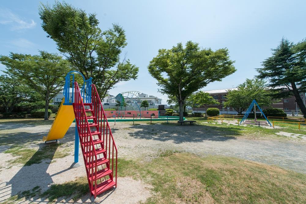 park. 730m until the pine needle board park