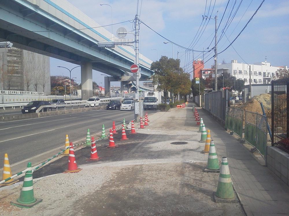 Local photos, including front road. Local (12 May 2012) shooting