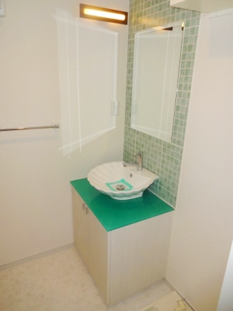 Washroom. Wash basin