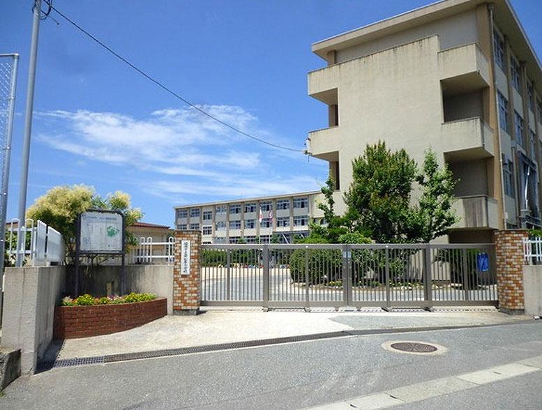 Primary school. Maimatsubara until elementary school 400m walk about 5 minutes