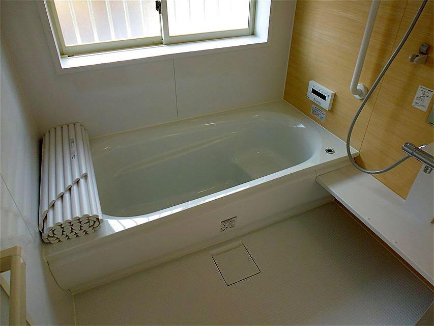 Bathroom. With reheating full Otobasu