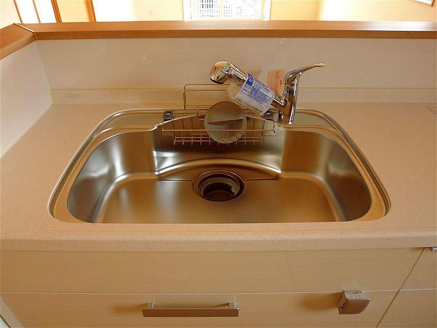 Kitchen. Faucet integrated water purifier