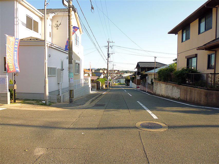 Local photos, including front road. Front road (width 8.5m)