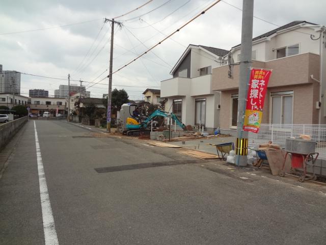 Local photos, including front road. Local (12 May 2013) Shooting