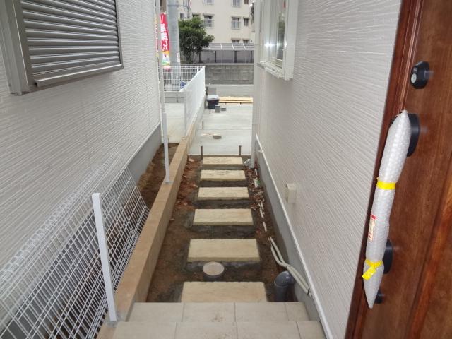 Entrance. Entrance before approach