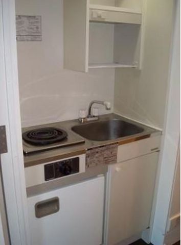 Kitchen. 1-burner stove Mini fridge