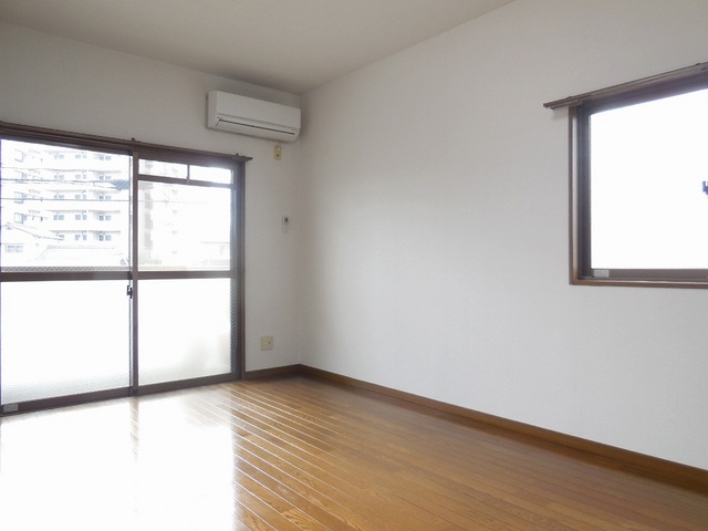 Living and room. Corner room is bright