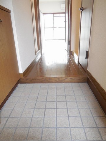 Other room space. Entrance is also bright