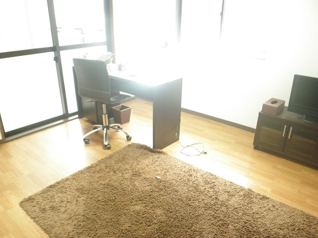 Living and room.  ※ Model is room