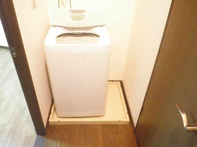 Entrance.  ※ Model is room