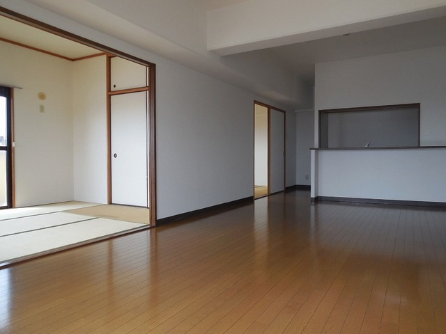 Living and room. living bright wide