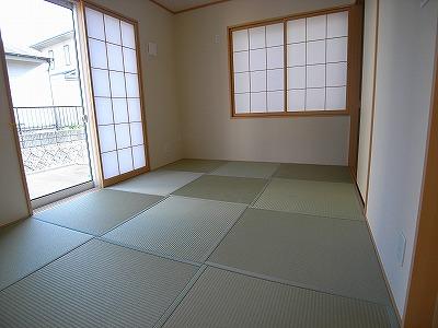 Non-living room. The photograph is a property of the same manufacturer and construction