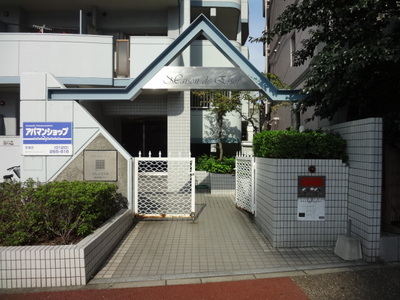 Building appearance. Entrance