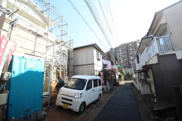 Local photos, including front road. Local (12 May 2013) Shooting. Since the case that sell prior to completion often does not have a GOOD photo (* _ *)