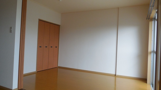 Living and room. Closet to Western-style