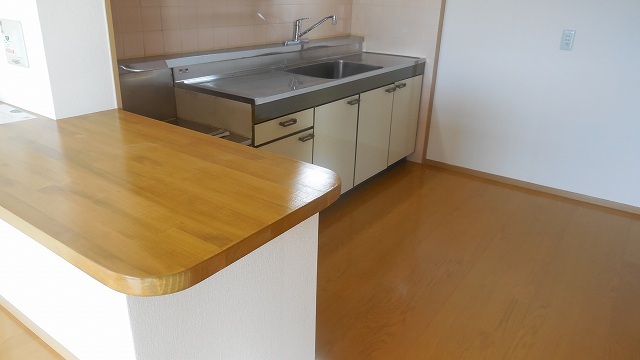 Kitchen. Eat rice in this counter