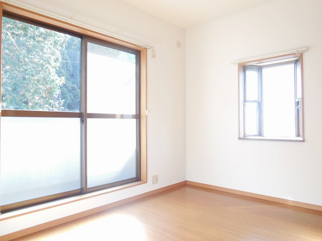 Living and room. It is bright with a bay window