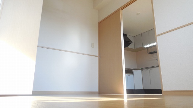 Living and room. Flooring of white keynote