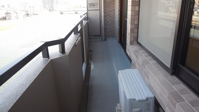 Other room space. Balconies offer spread