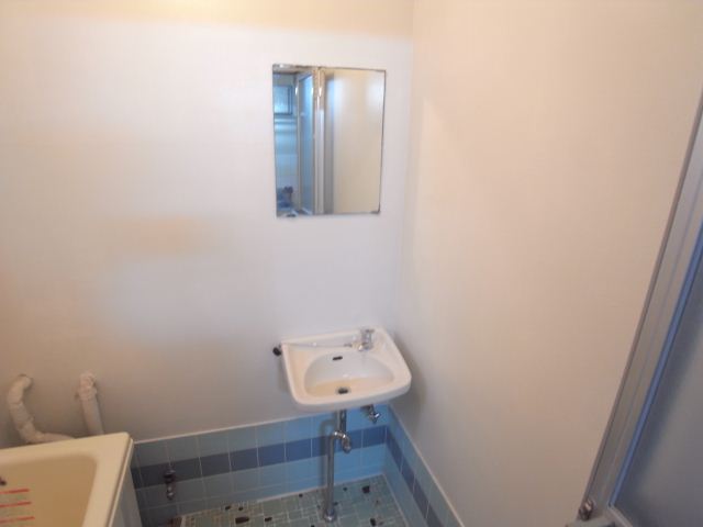 Washroom. It is the washstand.