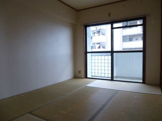 Other room space. Japanese-style room to settle
