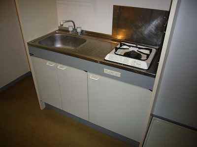 Kitchen. 1-burner stove