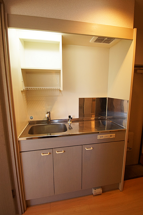 Kitchen. Kitchen (two-burner stove installation Allowed)