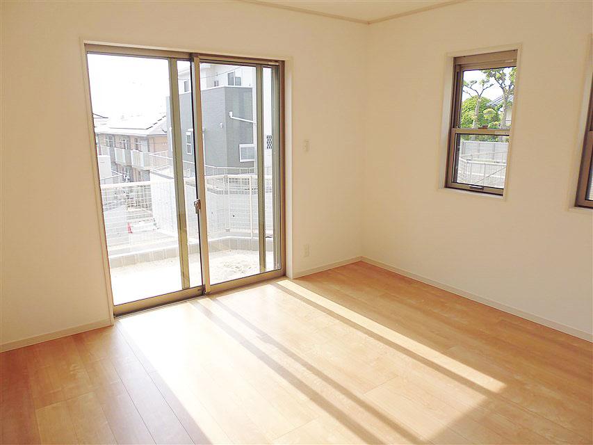 Living. Bright and wide over have living