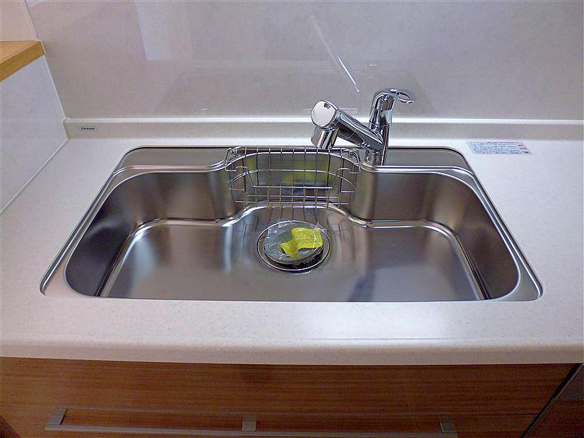Kitchen. Faucet integrated water purifier