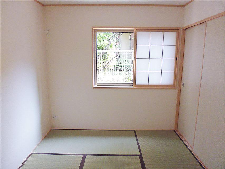 Non-living room. Brightness over have Japanese-style room