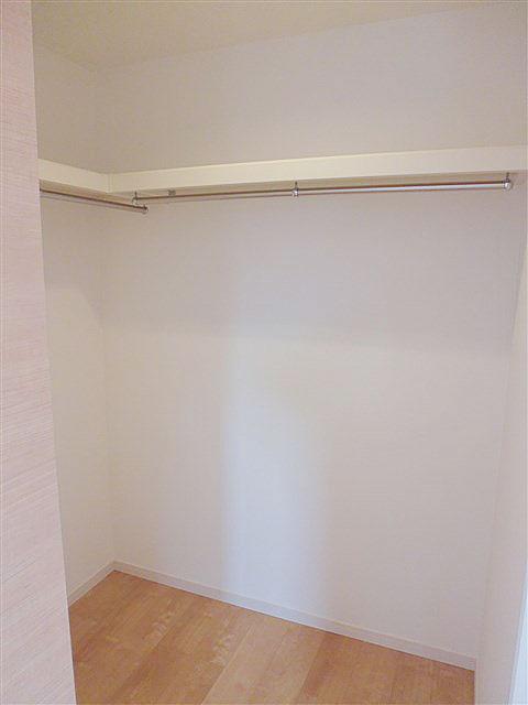 Receipt. Walk-in closet